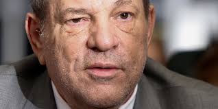 Harvey weinstein (67) ist der ursprung von #metoo, einer bewegung, die frauen weltweit dazu gebracht hat, sich gegen nötigung, missbrauch und sexismus zu wehren. Strafmass Fur Harvey Weinstein Verkundet 23 Jahre Haft Taz De