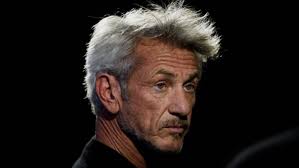 VIDEO: Bradley Cooper, de estudiante, le hace una pregunta a una estrella  en una sesión de preguntas y respuestas, antes de ser famoso.