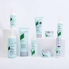 Bukan satu atau dua langkah, tetapi ada beberapa langkah khusus untuk membersihkan sekaligus merawat kulit seperti cleansing, toning, hingga moisturizing. 10 Skincare Set Agar Wajah Glowing Dari Produk Lokal Sampai Korea