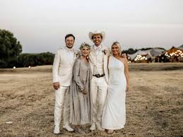 Elon musk has had a wild life, but he's not the only member of his family who launched businesses, made millions, or achieved fame. Meet Elon Musk S Rather Impressive Family 2oceansvibe News South African And International News