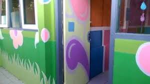 Gambar dinding luar sekolah tk. Melukis Dinding Dg Warna Ceria Youtube