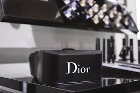 This Vr Headset Is Your Backstage Pass To A Top Fashion Show Dior Virtual Reality Digital Retail