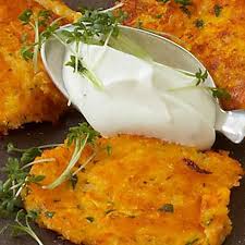 Kurbis Rosti Mit Krauterquark Rezept Kurbis Puffer Rezepte Kochen Und Geniessen