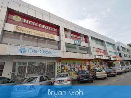 This modern business class property, located in sri petaling, offers easy access to prime areas through kesas highway boasting 168 guestrooms, they offer a variety of room styles that are well appointed and ideal for all, whether it's for single, couple, or family stays. Farlim Business Centre Shophouse Near Family Mart Hong Leong Bank Kfc Property Rentals On Carousell