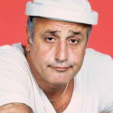 Archie's old buddy is looking for a job. Vic Tayback guest stars