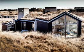 Dänische holzhäuser erfreuen sich auch hierzulande einer großen beliebtheit. Architektur Ein Danisches Ferienhaus Duckt Sich In Die Dunen