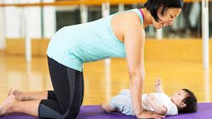 Gabungan senaman aerobik seperti berjalan dengan senaman untuk membina kekuatan dan menegapkan badan seperti tidak perlu formal untuk mendapat kesannya. Senaman Postnatal Kembali Cergas Dengan 3 Senaman Mudah Sinaran Wanita