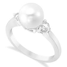Ariana grande's boyfriend dalton gomez put a ring on it! Pearl Ends 2020 Strong With A Celebrity Engagement Jck