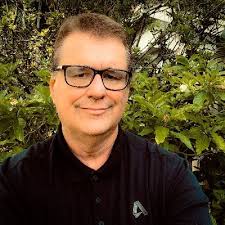 Robert Dickinson (@InnovyzeRobert)