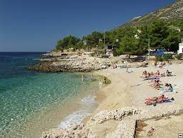 There are also several natural sandy the settlement and excursion spot is 12 km away from hvar to the east, it is best to come here by car. Insel Hvar Strande Hvar Info Com
