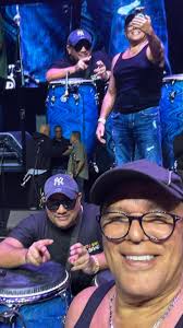 Saludos SALSEROS de la mata! Estoy publicando las fotos ya que ￼hubo  problemas con mi página 🤔 El viernes pasado en San Juan Puerto Rico  tuvimos el honor de brindarle tributo a