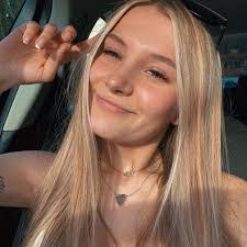 Isabelle Hunter's Instagram, Twitter & Facebook