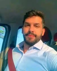 Hello, I'm a single woman. I'm looking for a friend or maybe a partner, I  don't need to be handsome because I also don't feel beautiful, it's  important to be kind and