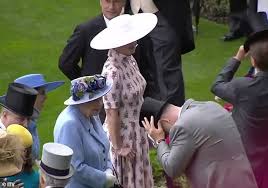 Former professional rugby player for bath, gloucester and england. Richard Kay Reveals Mike Tindall Has Always Been The Royal Joker After Queen In Stitches At Ascot Daily Mail Online