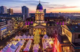 Flohmarkt in berlin die unzähligen berliner flohmärkte und antikmärkte laden fast jedes wochenende zum einkaufen, entdecken und stöbern ein. Weihnachtsmarkt Berlin Weihnachtszauber Am Gendarmenmarkt