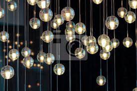 Was braucht man und wie geht man vor? Beleuchtung Kugeln Auf Dem Kronleuchter Im Lampenlicht Gluhbirnen Fototapete Fototapeten Gluhlampe Wulst Kronleuchter Myloview De