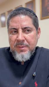 O amor verdadeiro não se mede em palavras, mas em intensidade e tempo. 💛,  ✨ É o olhar que acalma., ✨ O abraço que sustenta em meio à tempestade., ✨ A  mão que segura quando você pensa em cair., E o ...