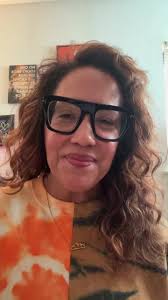 Community Member Shout-out : Suki (Etsuko) Tsujimoto is a New York-based  make-up artist with a background in fashion styling. Drawing significant  influence from her dual upbringing in New York and Japan, Suki