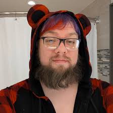 Hello guys, this is me and I'm here to make some new friends and maybe find  my love. I'm into chub guys and older. Hmu if you wish you all an awesome