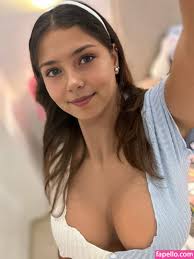 emmaquinnok pussy rubbing clit