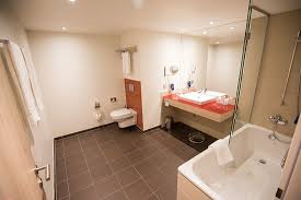 Hotel deals on park inn by radisson linz in linz. Unser Riesiges Bad Sogar Mit Badewanne Picture Of Park Inn By Radisson Linz Tripadvisor