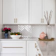 To guide us through the kitchen reno process, we tapped five interior designers to weigh in on the backsplash tile styles that are cooling off and what to invest in instead. 75 Beautiful Craftsman Kitchen With Ceramic Backsplash Pictures Ideas June 2021 Houzz