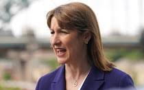 UN urges Turkey to open its border to refugees as Ankara claims thousands  let in already