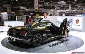 Kutlamalar koningsdag'ın öncesindeki akşam koningsnacht (kral gecesi) kutlamalarıyla başlar. Agera S Koenigsegg