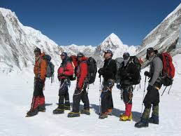 Francys made it to the top in 1998, becoming the first american woman to do so without oxygen, but ran into trouble on the way down. Berg Bild Sleeping Beauty Mount Everest Rainbow Valley Bodies