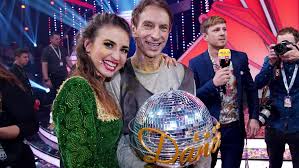Die gewinner der zehnten staffel. Nach Let S Dance 2018 Sieg Ingolf Luck Verschenkt Den Pokal