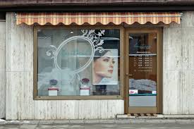 Maria galland window display at an beautysalon in amsterdam. Fusspflege Und Waxing Im Kosmetik Salon Hautnah Mit Vergnugen Munchen