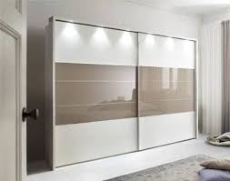 The sliding doors' unique and stylish designs were developed in collaboration with the renowned swedish designer hanna werning, one of sweden's in contrast to standard closet doors, sliding doors don't need any opening room, which means you can use the floor right up to the wardrobe. Resultado De Imagen Para Puertas De Armarios Modernos Sliding Door Wardrobe Designs Sliding Wardrobe Doors Cupboard Design
