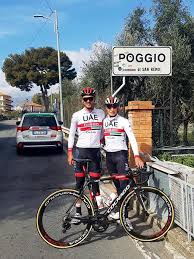 El sprinter del alpecin fenix hizo bueno el genial trabajo de aproximación jasper philipsen arrasa y una montonera viste de rojo a elissonde. Jasper Philipsen And Oliviero Troia Uae Team Emirates Facebook