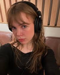 Emily Bateman's Instagram, Twitter & Facebook