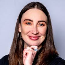 Sarah Stringer's Instagram, Twitter & Facebook