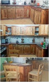 This Idea Of Pallet Kitchen Cabinet And Kitchen Island Table Is Ideal For The Kitch Muebles De Cocina Rusticos Hacer Muebles De Cocina Diseno Muebles De Cocina