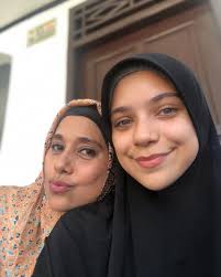 She comes from bangka, the oldest of seven children of h. Bak Kakak Adik Ini 10 Momen Kebersamaan Ayu Azhari Dan Isabelle Tramp