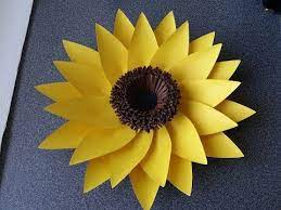 How To Make Adele Giant Paper Flower Sunflower This Video Shows How To Make An Anyone Can Craft Flowe Paper Sunflowers Sunflower Paper Flowers Paper Flowers