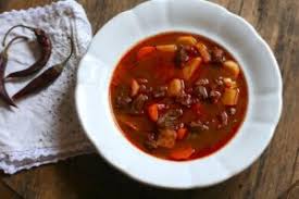 Il gulasch é un piatto tipico ungherese molto speziato e saporito. Il Gulash Ungherese Sfumature Di Budapest