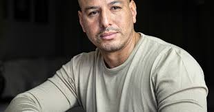 Een verzonnen zus en valse overlijdensakte: Diego werd opgelicht door  Spoorloos-charlatan Vela