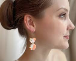 Orecchini a cerchio LORI ORANGE placcati oro 24 carati, orecchini in pasta  polimerica con ornamenti in pasta polimerica, orecchini terrazzo in oro  arancione