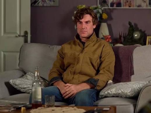 Theo's only gone and stolen Tyla! 😱😲 Major blow to the ego for Jonny. We  feel some mega drama brewing...
