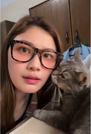 Walang Paki: Mga Pagkain at Isyu ni Thea Tolentino