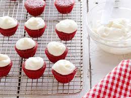 Say, that looks a lot like a red velvet cupcake. Resep Red Velvet Cupcake Lezat Tukang Review