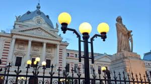 Ben (kevin hart) este un agent de securitate al unei şcoli ce îşi doreşte foarte tare să termine cu bine academia de. Strain Indragostit De Bucuresti Grandoare Comunista Selfie Cu Un Politist Si Hip Hop In Pantelimon Galerie Foto Mobile