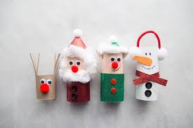 Faire une guirlande en papier, créer de petites bougies, réaliser des flocons de neige en papier ou des boules de noël en corde. 1001 Suggestions De Bricolage De Noel Maternelle Creatif