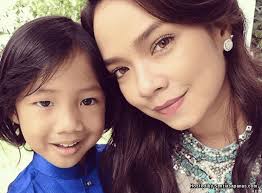 Kelihatan juga, dua selebriti ini cantik tersenyum dengan mengayakan busana menawan dan menarik perhatian peminat mereka. Anak Nora Danish Teringin Adik Baharu Sentiasa Panas