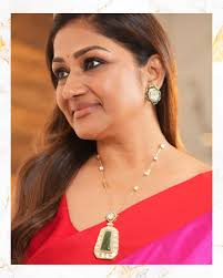 We're so mesmerized by the beautiful Dolly Jain! She stuns in a vibrant  saree, perfectly complemented by our radiant Polki pendant and matching  studs. Thank you @dolly.jain for giving our Polki collection all the love! {