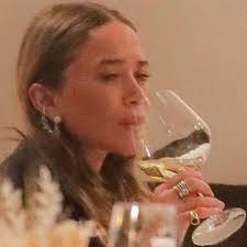 The 🍷 is ready. Is it the weekend yet? #winetasting #naturalwine  #lowinterventionwine #petnat #casualluxury