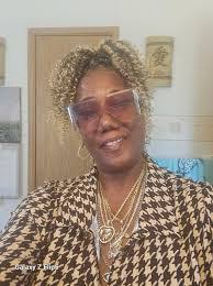 Audrey Giles's Instagram, Twitter & Facebook